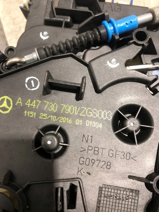 MERCEDES W447 DÖRRLÅS image 2