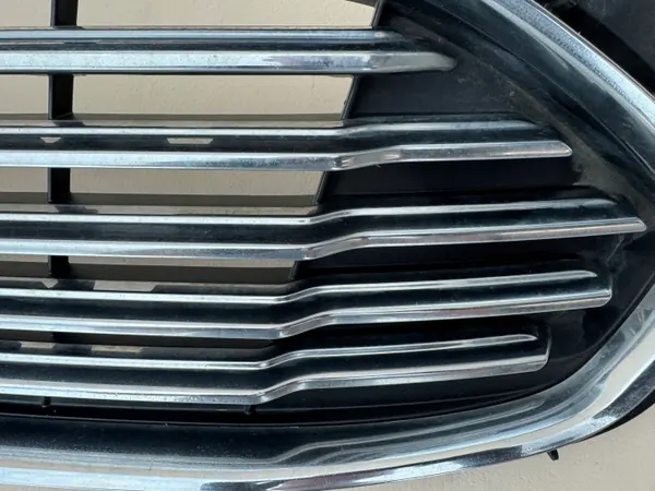 Grelha frontal Ford Mondeo MK5 OEM DS73-8150 Usado image 6