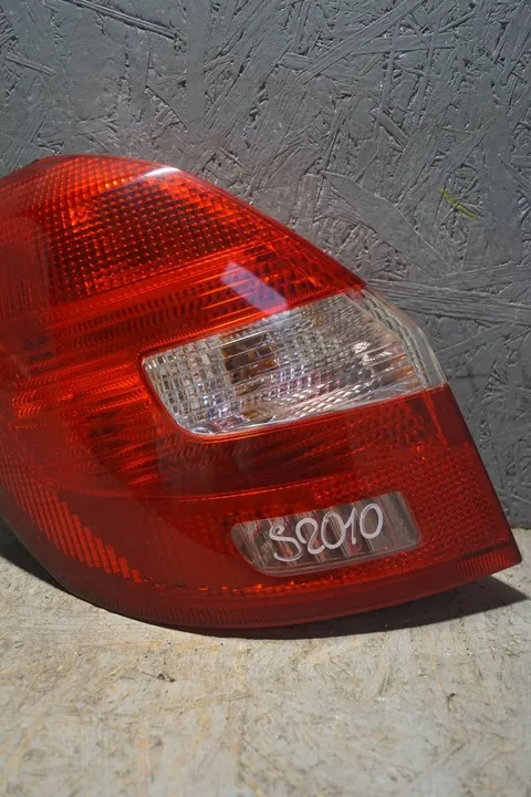 LÁMPARA TRASERA IZQUIERDA SKODA FABIA II LIFT KOMBI image 10