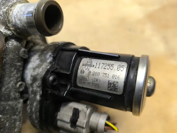 EGR-pakokaasujäähdytin Audi 2.0 TDI 140HV 03L131512CF image 3