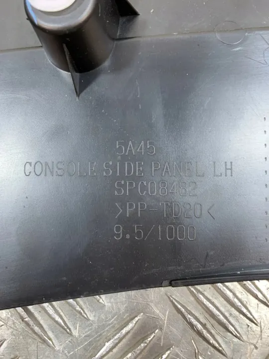 Mitsubishi Outlander IV middenconsole links SPC08482 image 8
