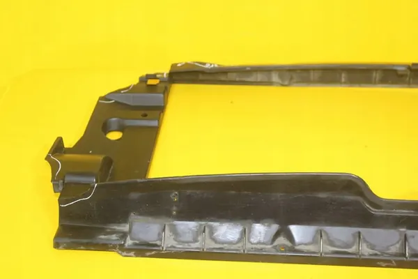 Vorderes Kunststoffverstärkung Volkswagen Transporter T4 image 3