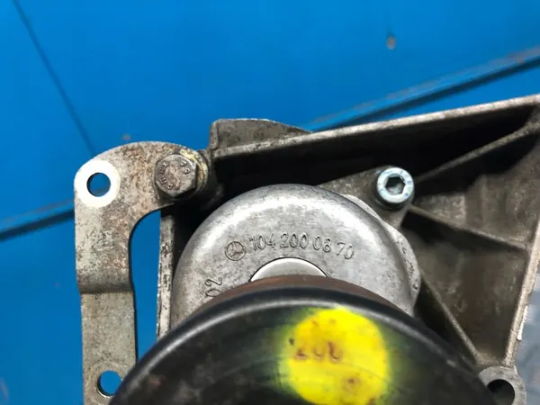 MERCEDES W210 3.2 R6 Compressor Steun R1042360130 image 5