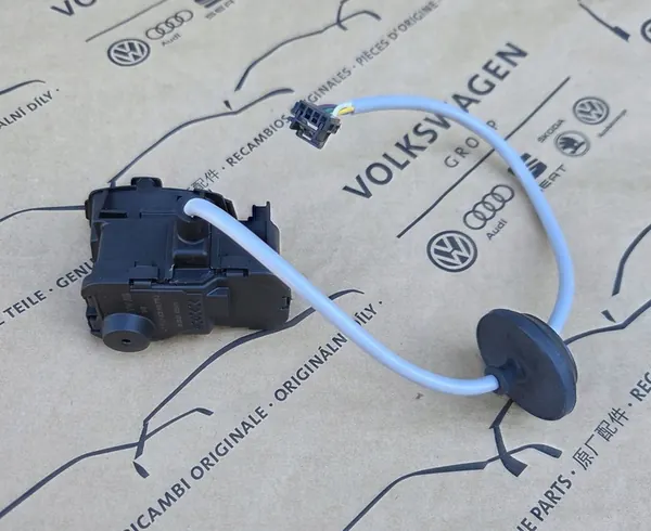 Bränsletankslucka Aktuator Volkswagen Multivan T7 OEM 5C6810773J image 2