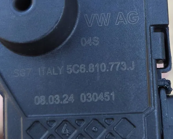 Bränsletankslucka Aktuator Volkswagen Multivan T7 OEM 5C6810773J image 3