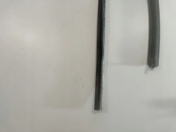 Raamrubber achterdeur links BMW 3 OEM 51357140590 image 6