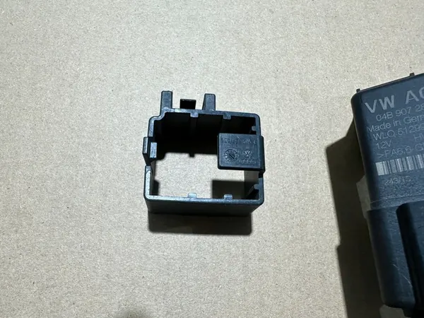 POLO 6C FABIA III 1.4 TDI Sytytysvastuksen Rela 04B907281 image 6