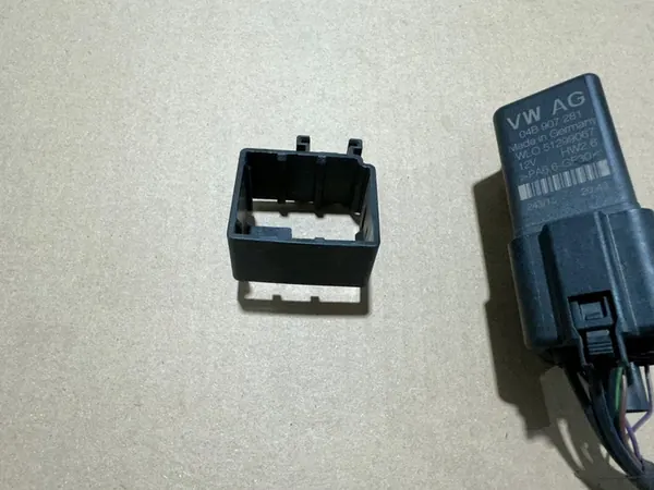 POLO 6C FABIA III 1.4 TDI Sytytysvastuksen Rela 04B907281 image 7