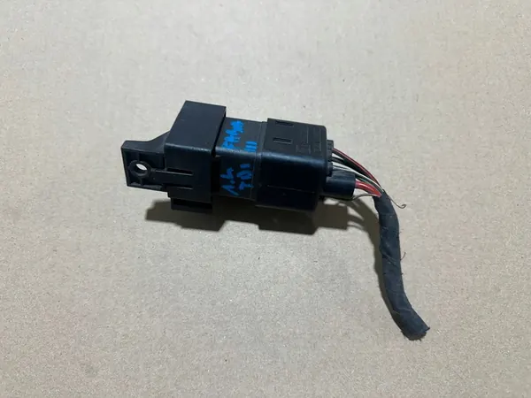 POLO 6C FABIA III 1.4 TDI Sytytysvastuksen Rela 04B907281 image 9