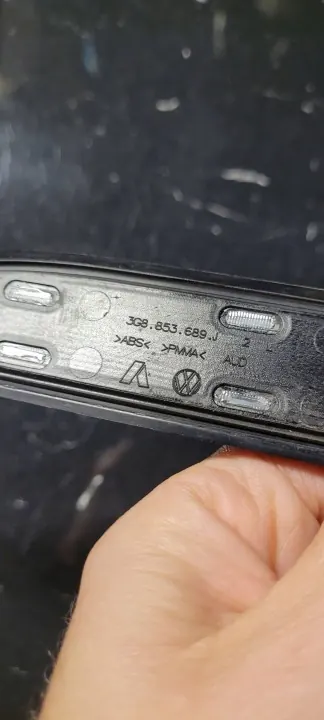 Volkswagen Arteon Emblem OEM 3G8853689J - Begagnad image 4
