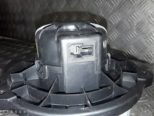 Hyundai Verwarmingsventilator OEM B308830520 - Gebruikt image 4