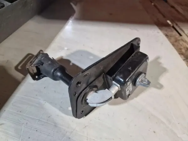 Varaumarengastuki Volvo XC90 2005 OEM 30714793 image 3