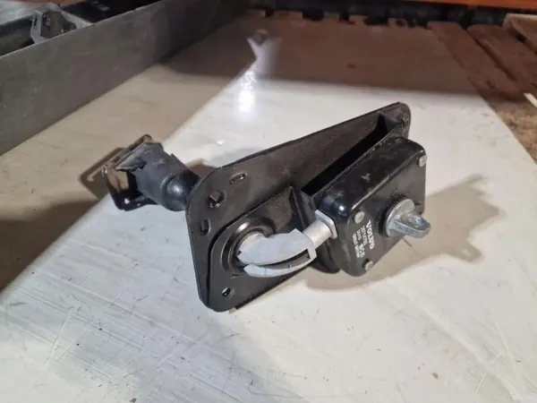 Varaumarengastuki Volvo XC90 2005 OEM 30714793 image 4