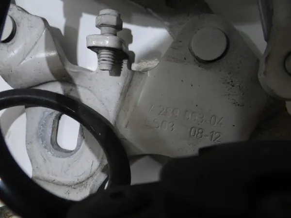 Charnière pyrotechnique gauche capot OEM 7289995/7289993 BMW E88 image 3