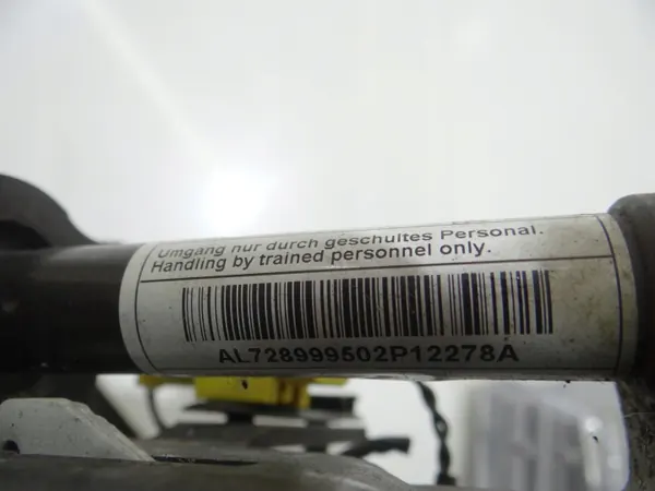 Charnière pyrotechnique gauche capot OEM 7289995/7289993 BMW E88 image 5