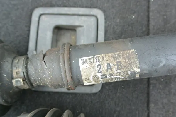 VW PASSAT CC B7 2.0 TDI Framskaft OEM image 3