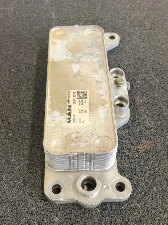 Refroidisseur d'huile MAN TGX Euro 6 OEM M81325600084 image 3