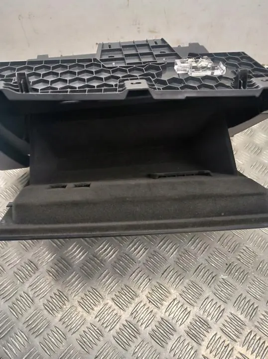 Porta-luvas Audi Q5 OEM 8MC867035B Usado image 5