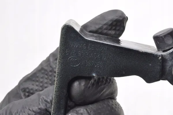 Strap de porte Skoda OEM 8V5833404D Droit Avant image 4