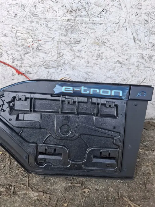 AUDI E-TRON Laadcontact image 3