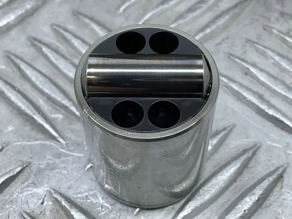 OEM 04L130755D Gebruikte inspuitpomp image 5