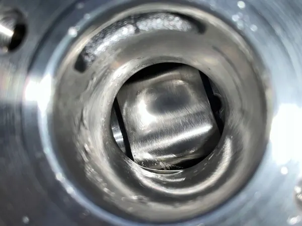 OEM 04L130755D Gebruikte inspuitpomp image 6