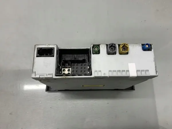Audi Q7 4L Navigaattoradio OEM 4L0035666B image 5