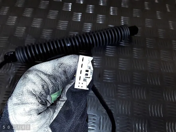 Supports de coffre arrière BMW 5 Series F10 2012 image 4