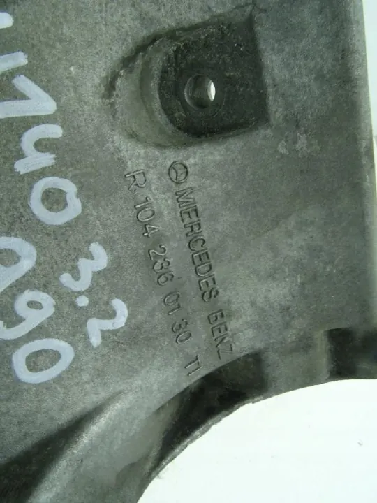 OEM R1042360130 AC-kompressorin kiinnike Mercedes W140 image 3