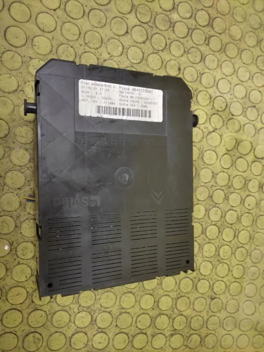 Peugeot 307 BSI-Modul OEM 9641079680 - Gebraucht image 4