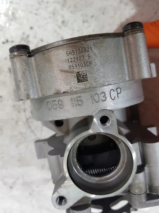 Audi Q5 Öljypumppu OEM 059115103CP - Käytetty image 8