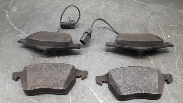 Jarrupalat etu OEM 130470-72012 Audi A4 B7 image 3