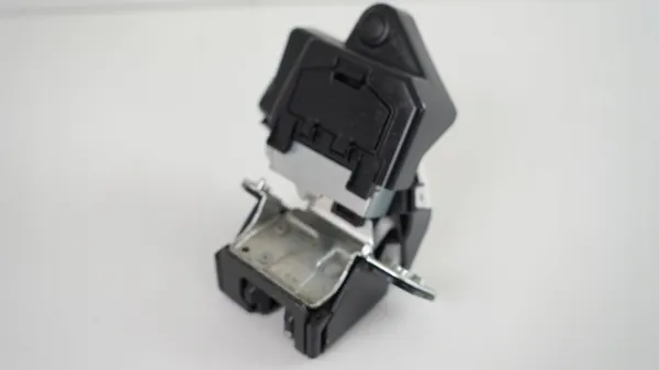 Mazda CX5 12-15 takaluukun lukko OEM 360208880 image 3