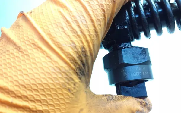 Iniettore VW Sharan Galaxy Alhambra 1.9 TDI 038130073AC image 4