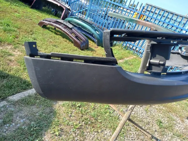 Paraurti anteriore VW Golf V 2003-2009 image 2