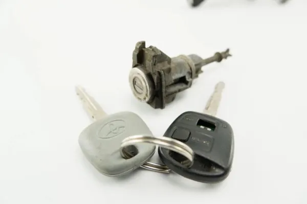 Contacteur d'allumage OEM 45020-02-4 pour Toyota Corolla E12 image 4