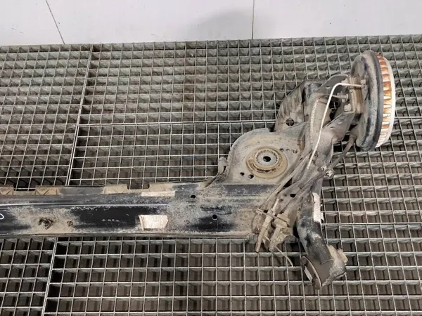 Viga de eje trasero OEM AOP46230 con tambores image 3