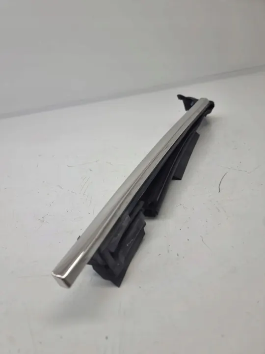 Bentley dörrtätning bak vänster OEM 3W7867415J image 5