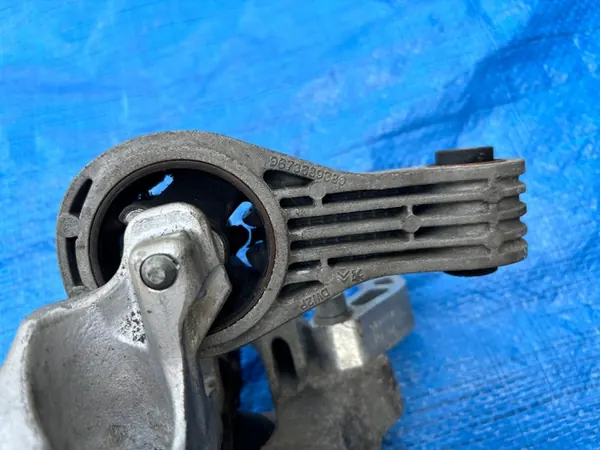 PEUGEOT 308 T9 2.0 HDI Soporte de Motor image 2