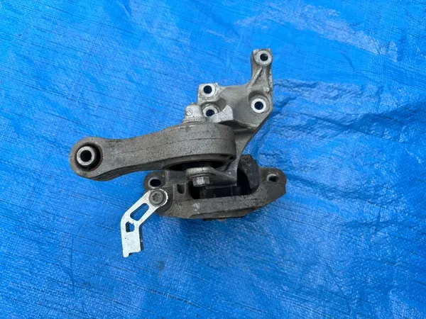 PEUGEOT 308 T9 2.0 HDI Soporte de Motor image 4