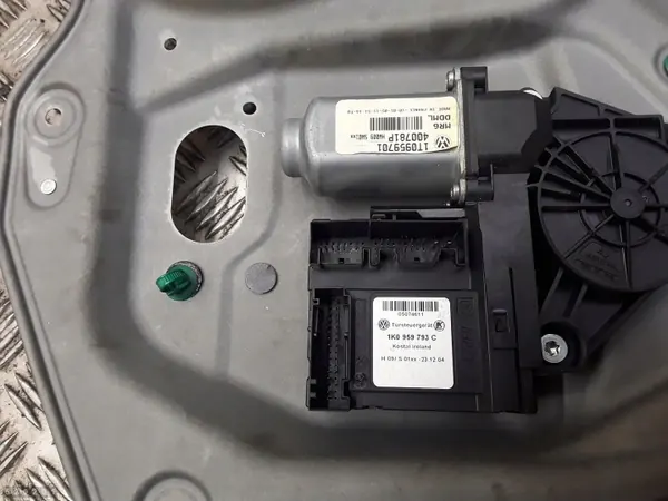 Régulateur de vitre VW Touran OEM 1T1837729AE image 6