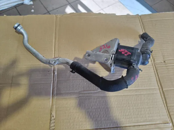 Audi SQ8 SQ7 4.0 TFSI extra vattenpump OEM 4N0121601A image 2