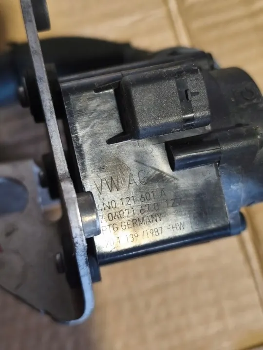 Audi SQ8 SQ7 4.0 TFSI extra vattenpump OEM 4N0121601A image 4