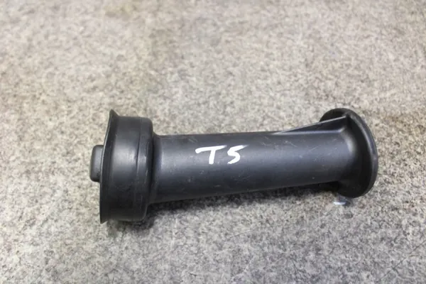 Oljefylltapp OEM 070115303K för VW T5 2.5TDI image 2