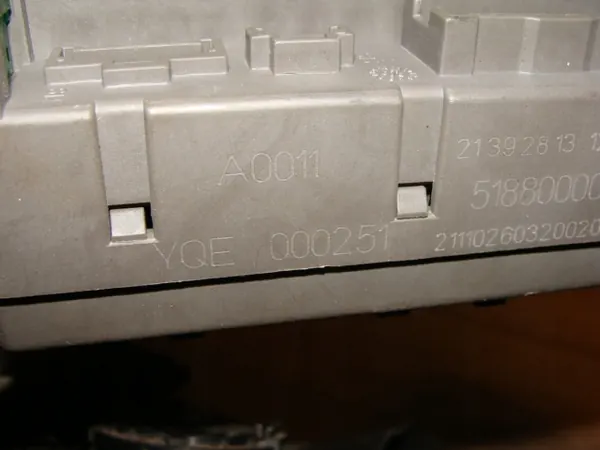 Sulakekotelo YQE000251 Land Rover Discovery 2 4.0 V8:lle image 3