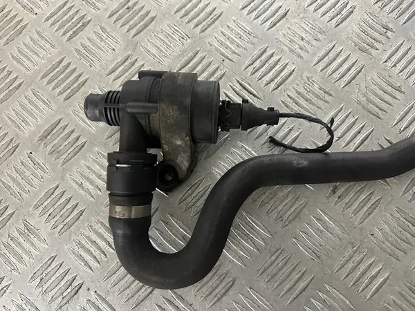 BMW 7 E65 4.4D Elektrisk Vattenpump image 4