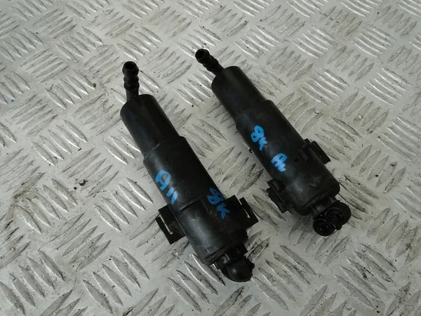 Koplampenwasser AUDI A4 B8 Links 8K0955101A image 2