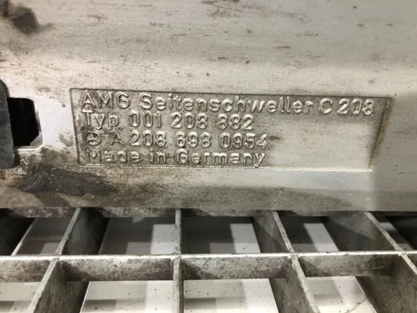 OEM A2086981054 Linker dorpelbeschermer Mercedes C208 image 6