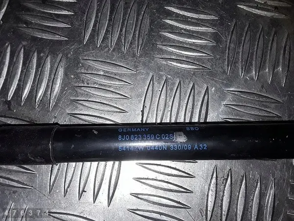 Supports de capot avant Audi TT 2012 8J0823359C image 3