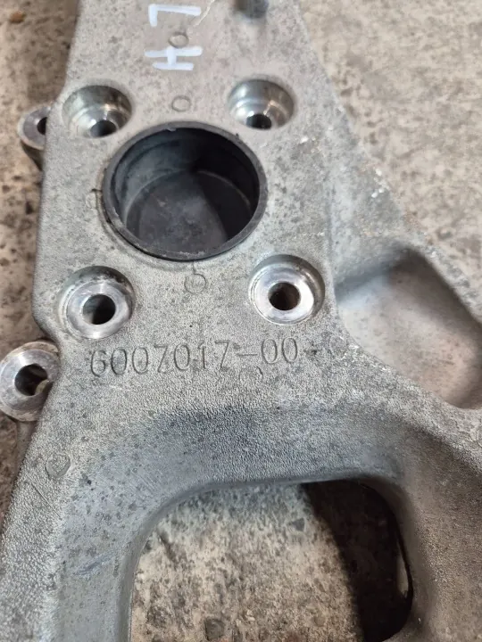 Tesla Model S 2014 Cubo roda dianteira OEM 600701700C image 3